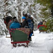 Este așezat pe fundul craterului vulcanului stins denumit ciomatu, aparținând masivului vulcanic puciosu. Ce SÄ Faci In DestinaÈia EcoturisticÄ BÄile TuÈnad Èi Imprejurimile DescoperÄ Eco Romania