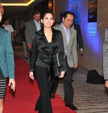 تونكو حاجة عزيزة أمينة ميمونة إسكندرية بنت المرحوم المتوكل على. The Princess Of Johor Is Getting Married To This Former Semi Professional Footballer
