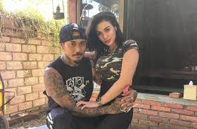 Ia kerap mengunggah momen mesra bersama sang suami. Nora Alexandra Philip Dikabarkan Pindah Agama Jerinx Sid Buka Suara Matamata Com