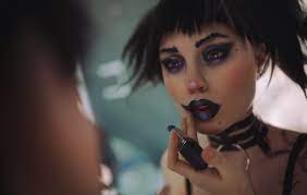 Чучело с рогами и на каблуках, на уилла смита похож. Love Death Robots Cosplay Pikabu