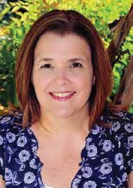 Amanda Deemer's Instagram, Twitter & Facebook