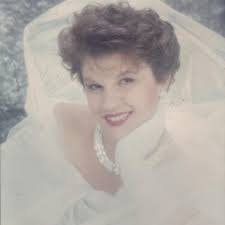 Debi Davault's Instagram, Twitter & Facebook