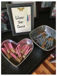 Or, reveal the baby's gender like this family did, with a giant confetti filled balloon that, once popped, showers guests with pink or blue confetti. Pin On Mis Pines Guardados