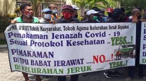 Check spelling or type a new query. Ketua Rt Dan Rw Di Kawasan Surabaya Ini Sepakat Mundur Karena Tidak Sepakat Dengan Aturan Walikota Risma Kabar Surabaya