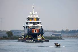 Oceanco breidt fors uit door de overname van de faciliteiten van de heerema fabrication group op het industrieterrein 'groote lindt' in zwijndrecht. Oceanco Y715 Captured In Zwijndrecht The Netherlands Yacht Harbour