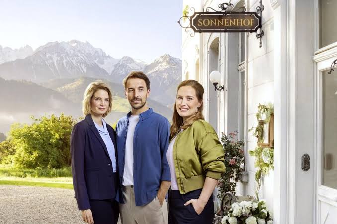 Die Landarztpraxis - Team Sonnenhof": Das sind die neuen Figuren des  Spin-offs | GALA.de