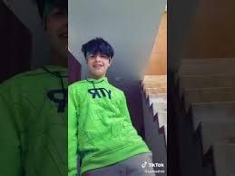 Hoy a @juanse laverde le hicieron una nota en @noticias caracol y una pequeña entrevista sobre su. Tik Tok De Juanse Laverde Junio Del 2020 Youtube Miraculous Ladybug Funny Athletic Jacket Adidas Jacket