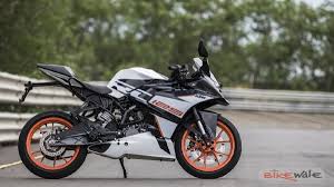 Both bikes feature the same aggressive styling as the ktm rc390 for the ktm rc200, peak horsepower goes up to 25hp, with 14 lbs•ft of peak torque. Ktm Rc 125 Price Bs6 Mileage Images Colours Specs Bikewale