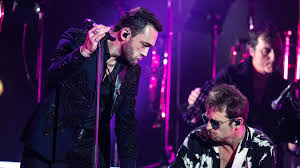 Mais le mois suivant, il évoquait uniquement des difficultés dans son couple auprès de closer : Au Zenith De Lille Jean Baptiste Guegan A Rallume La Flamme De Johnny