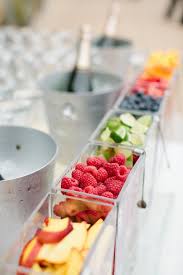 Des Idees Originales De Bars Pour Un Mariage Place Du Mariage Mariage Gourmand Idee Repas Mariage Fruits Mariage