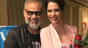 Se trata de romina pereiro, una conductora, modelo y nutricionista que actualmente forma parte del plantel de profesionales que participan del ciclo 'el tratamiento'. Todos Los Detalles Del Casamiento De Jorge Rial Y Romina Pereiro Radio Mitre