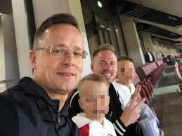 A múltkori éneklős szereplése után ezúttal egy orbán viktor által közzétett fotón bukkan fel dzsudzsák balázs. A Dzsudzsak Balazs Jelenseg A Haza