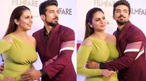 Find huma qureshi news headlines, photos, videos, comments, blog posts and opinion at the indian express. Huma Qureshi Looking So Big Hot In Tight Green Gown Youtube