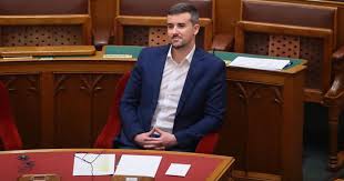 De mennyire tartja jakab péter ezt az imidzsét politikai terméknek? Index Belfold A Jobbikos Jakab Peter A Kepviseloi Szigort Teszteli Beleult Orban Szekebe A Parlamentben