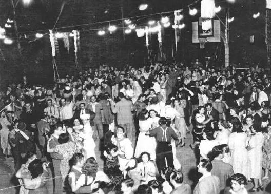 LOS GRANDES BAILES ( Edmundo Derbez García) Duante la época de la Segunda Guerra Mundial, se gestó un movimiento musical de gran influencia con las grandes orquestas como las de Glenn Miller,