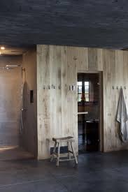 Project Van Dirk Cousaert Wand In Ruwe Eiken Planken Toegang Tot Sauna Vloer In Gezaagde Beton Origineel Plafond In Stenen Sauna Pinterest Saunas Bad