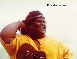 Israels was to undergo surgery on the mainland but by the time they got it organised he was so heavy he had to be loaded onto the plane by fork lift. Israel KamakawiwoÊ»ole Height Weight Age Wife Biography