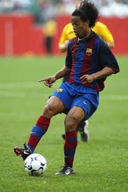 Ronaldo de assis moreira oder kurz ronaldinho wurde am 21. Fifa Com De On Twitter Heute Im Jahr 2003 Ronaldinho Gibt Sein Debut Fur Den Fc Barcelona