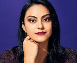 Die schneewittchen unter uns zeichnen sich durch dunkelbraunes oder schwarzes haar aus. Schauspielerinnen Camila Mendes Schauspielerin Amerikanerin Schwarzes Haar Bildschirmhintergrund Wallpaperbetter