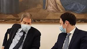 Musumeci, invece, parla di una «sicilia invasa» e si prende i complimenti di matteo salvini. Covid Musumeci Firma Nuova Ordinanza Bar E Ristoranti Aperti Dalle 5 Alle 18 Ok Ai Negozi Nei Festivi