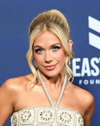 photo credit below: Gilbert Flores: 1, 5, 9, 12, 16, 18, 20 Francis  Specker: 2 Brian Friedman: 3, 6, 7, 8, 10, 11, 14, 15, 19 Christopher Polk:  4, 13, 17