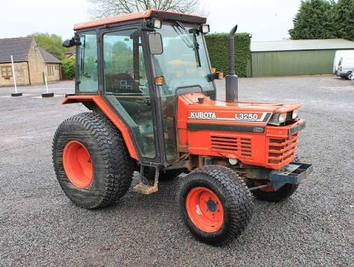 Kubota L3250 Tractor