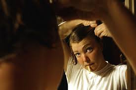 · cosa significa se invece qualcuno ce li taglia (o strappa) con la forza? Taglio Capelli Donna A Forbice Dentata Capelli Web