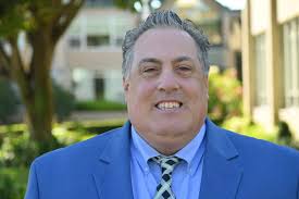 Peter Thomas '86 to depart Bishop Hendricken after 16 years