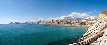 Benidorm | benidorm este o statiune valenciana si una dintre cele mai renumite statiuni de plaja din spania. Tot Ce Trebuie Sa Stii Cand Mergi In Benidorm Costa Blanca Spania Calatorul Multumit