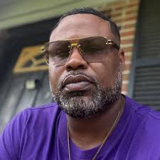 Drake walks out with Bow Bow last night in Atlanta