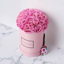 Instead of offering fresh flowers, bloom studio makes flower gifting more special, and its impact more lasting, with our bespoke preserved flower. Roses In Pink Round Flower Box