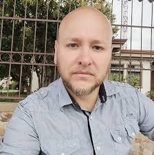 RECHAZÓ la #PensiónDeLujo que "le tocaba"... ✊ Sergio Erick Ardón Ramírez  #PensiónDeLujo ¢0.00 ¡NADIE está obligado a #RobarLegalmente!  #AcabemosConLasPensionesDeLujoYA ✍️🇨🇷 [Fotografía de Caminante del Sur]