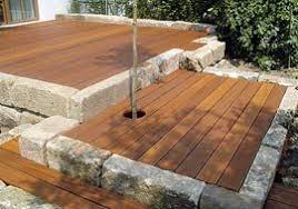 Sudterrasse Mit Granit Palisaten Einfassen Garten Landschaftsbau Garten Terrasse Holz