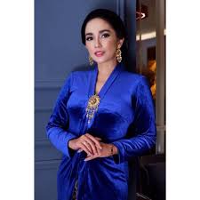By the real sultan no … Sambut Hari Kartini Intip 10 Potret Artis Indonesia Saat Kenakan Kebaya Bisa Jadi Inspirasi Loh Semua Halaman Hype