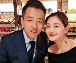 Wang Xiaofei tearfully revealed that he was still in love with Dai S, and  repeatedly offered to repair the marriage but was rejected by his ex-wife