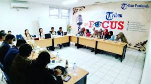 Rencana kerja diperlukan dan disusun dengan maksud agar semua kegiatan dan langkah kerja panitia terprogram dengan baik dan tidak ada sesuatu hal yang terlewatkan. Foto Foto Rapat Akbar Panitia Pameran Ekonomi Kreatif 2017 Tribun Pontianak