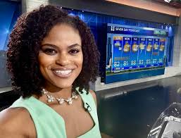 Happy Thursday friends … it's been a minute! I'll be live at 4pm … catch us 