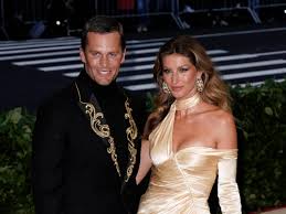 Fans know tom brady lives big, but the way he and his family spend his net worth around the world is insane. Tom Brady Gisele Bundchen Buy Home In Miami S Billionaire S Bunker Sheknows