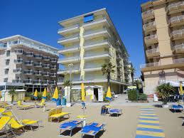 Trilocale di nuova costruzione a circa 500 mt dal mare composto da due camere da letto, due bagni, zona giorno e dotato di terrazze. Jesolo Lido Appartamento Frontemare Uk Immobiliare Mazzini Jesolo Lido Ve