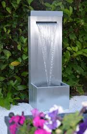 Fontaine De Jardin En Zinc Avec Lame D Eau Artisan Createur De Produits Indoor Et Oudoor En Cuivre Et En Zinc Je R Garden Fountains Fountains Solar Fountain