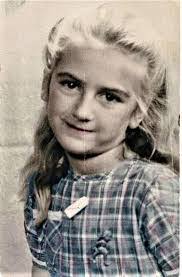 Holly Spink's Instagram, Twitter & Facebook