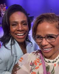 Yvette Bowser (@theyvetteleebowser) • Instagram photos and videos