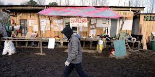 La négociation entre les autorités et les zadistes a débouché dans une impasse mercredi soir, laissant un sentiment de. Notre Dame Des Landes Bien Installes Les Zadistes Sont Decides A Rester