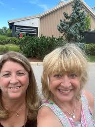 Bette Stark's Instagram, Twitter & Facebook