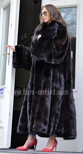 Pin By Mercedes Arregui On Favorite Things Fur Coats Women Fur Fashion Long Fur Coat
