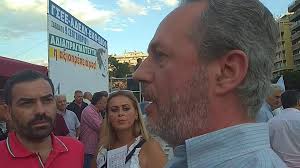 Ο πρόεδρος της αδεδυ δημήτρης μπράτης, υποστήριξε ότι «με τις νέες διατάξεις «για νομοσχέδιο προστασίας του εργοδότη και του σεβ, ύμνου της ατομικότητας και μίσους στη συλλογικότητα», έκανε λόγο ο πρόεδρος του εργατικού κέντρου αθήνας γιώργος μυλωνάς, προβλέποντας ότι με την. Aytos Einai O Neos Proedros Ths Adedy Aftodioikisi Gr