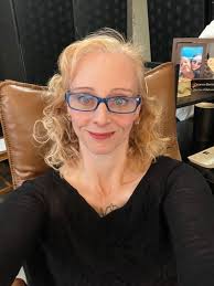 Dr. Deanna Lynn Barlow, Registered Psychotherapist, Cochrane, AB, T4C