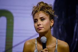 Esta jornada se confirmó la detención de camila gallardo, cantante chilena que fue sorprendida en una fiesta clandestina en la comuna de las condes. Yo Tambien Tengo Mis Luchas Y Mis Guerras El Mensaje De Camila Gallardo Sobre La Salud Mental En Chile