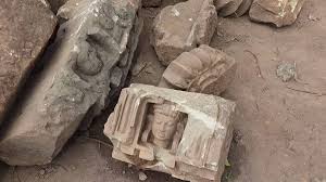 ऋषिकेश के वीरभद्र महादेव मन्दिर के पास खुदाई में मिले प्राचीन मूर्तियों के अवशेष