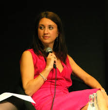 Su pequeño pueblo natal está situado en la costa oeste de suecia, exactamente entre uddevalla y strömstad, colindando con noruega. Camilla Lackberg Wikipedia